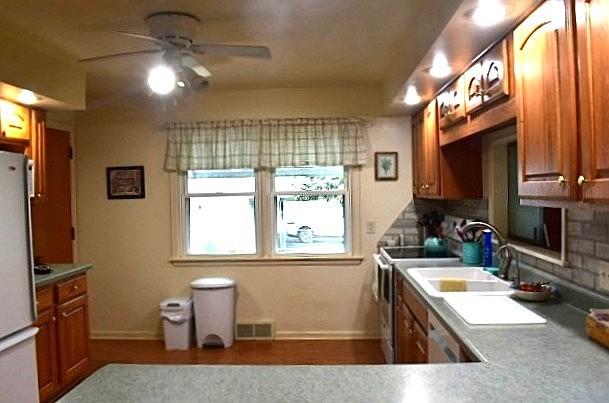 728 Broadway Ave, Sterling, IL 61081 - photo 19