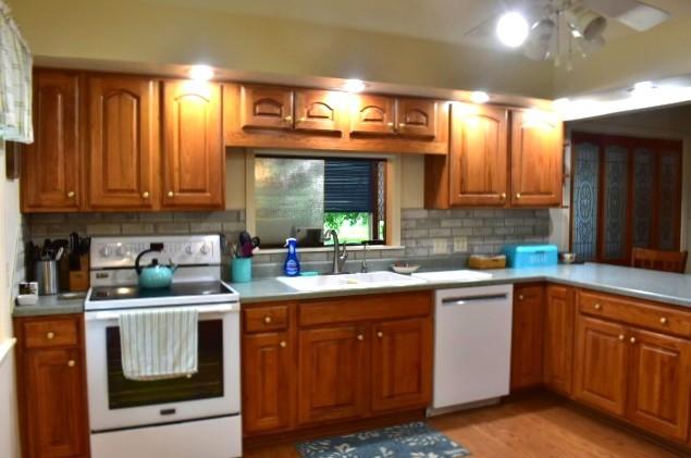 728 Broadway Ave, Sterling, IL 61081 - photo 21