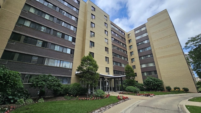 6300 N Sheridan Rd Unit 107, Chicago, IL 60660 - photo 1