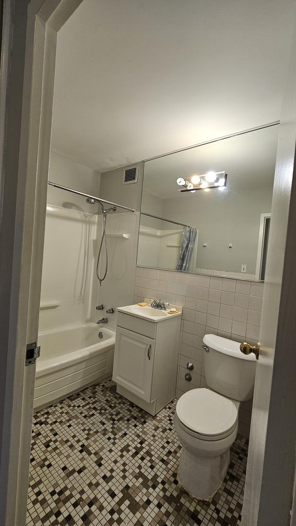 6300 N Sheridan Rd Unit 107, Chicago, IL 60660 - photo 15