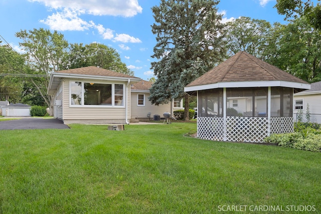 813 E Elm St, Wheaton, IL 60189 - photo 22