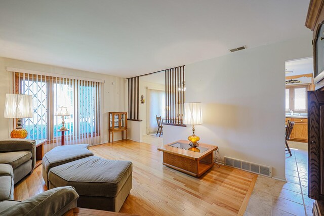 1725 W Magnolia Ln, Mount Prospect, IL 60056 - photo 4