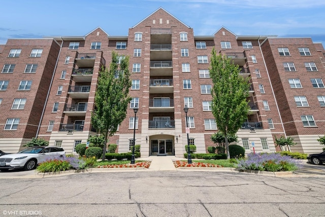 390 W Mahogany Ct Unit 701, Palatine, IL 60067 - photo 1