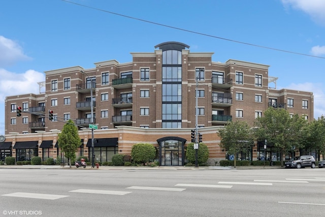 5588 N Lincoln Ave Unit 404, Chicago, IL 60625 - photo 1