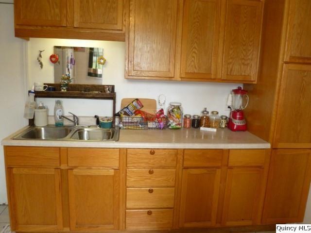 105 W 3rd Ave, La Harpe, IL 61450 - photo 17