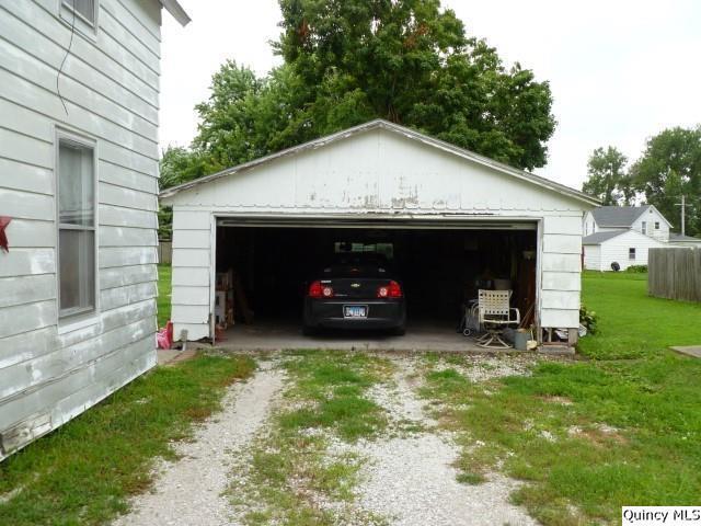 105 W 3rd Ave, La Harpe, IL 61450 - photo 3