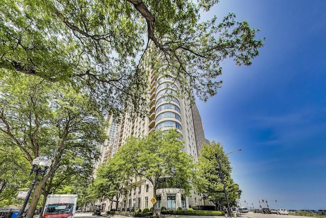840 N Lake Shore Dr Unit 2401, Chicago, IL 60611 - photo 3