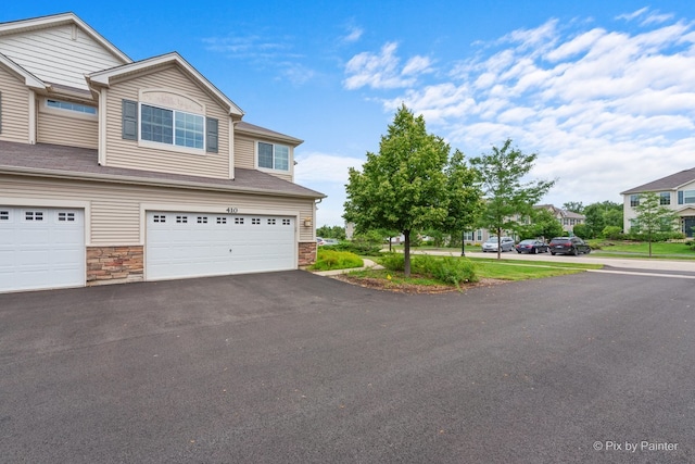 410 S Jade Ln, Round Lake, IL 60073 - photo 2