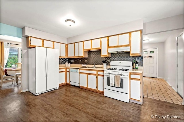 2012 Newport Cir, Hanover Park, IL 60133 - photo 8