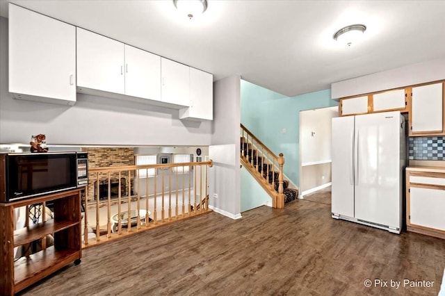 2012 Newport Cir, Hanover Park, IL 60133 - photo 9