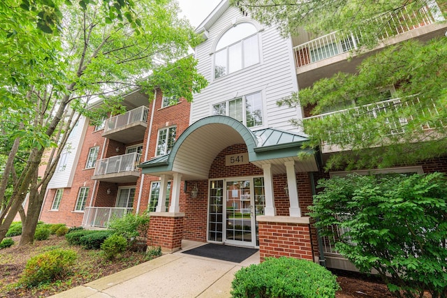 541 N Hough St Unit 102, Barrington, IL 60010 - photo 1