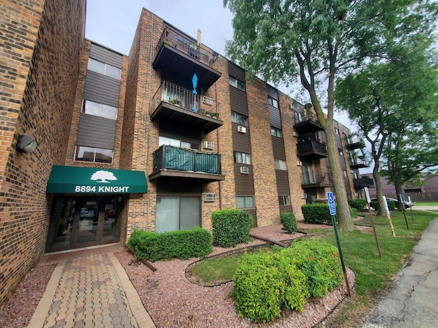 8894 Knight Ave Unit 211, Des Plaines, IL 60016 - photo 1