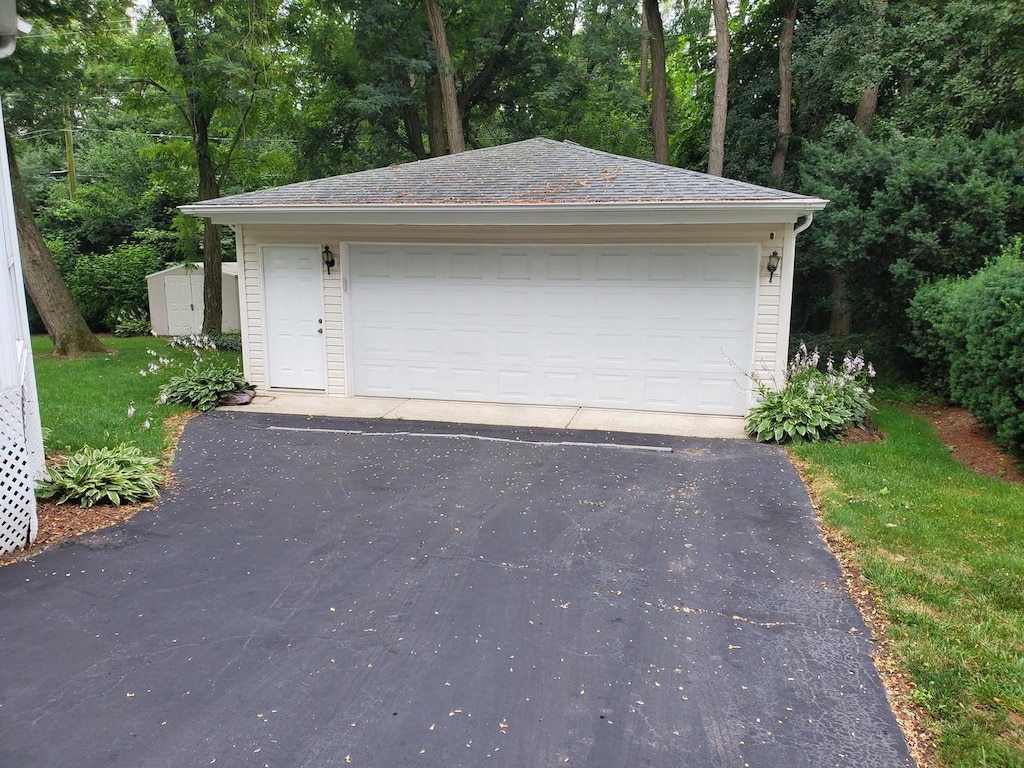 26W035 Hazel Ln, Wheaton, IL 60187 - photo 3