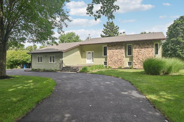 38W608 Sunvale Dr, Elgin, IL 60124 - photo 1