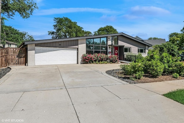 319 E Huntington Ln, Elmhurst, IL 60126 - photo 3
