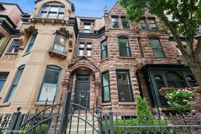 42 E Schiller St, Chicago, IL 60610 - photo 1