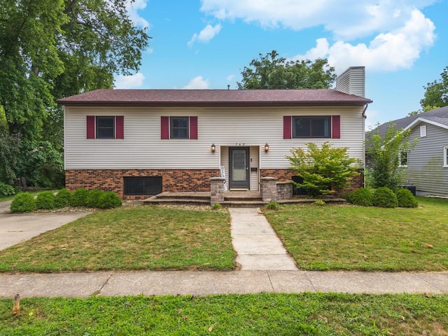748 S Locust St, Pontiac, IL 61764 - photo 2