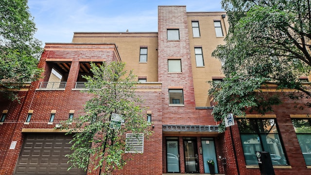 3207 N Clifton Ave Unit 402, Chicago, IL 60657 - photo 1