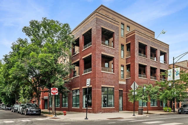 3207 N Clifton Ave Unit 402, Chicago, IL 60657 - photo 2