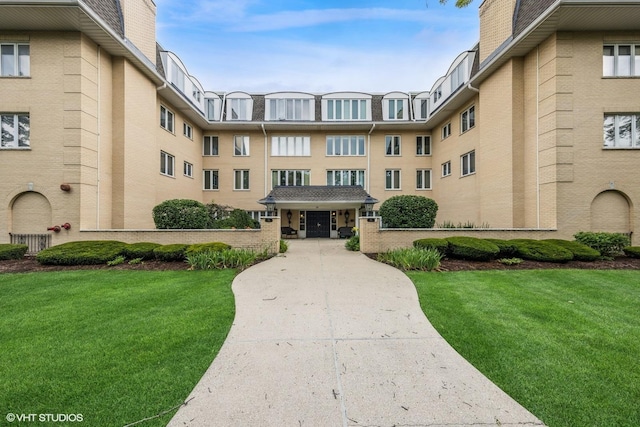 75 S 6th Ave Unit 301, La Grange, IL 60525 - photo 1