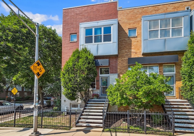 2558 W Bloomingdale Ave, Chicago, IL 60647 - photo 1