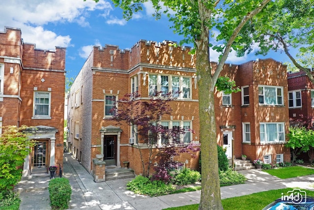 5917 N Campbell Ave, Chicago, IL 60659 - photo 1