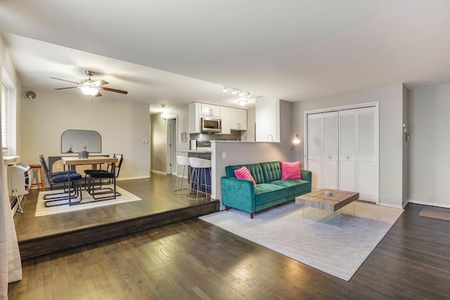 4976 N Milwaukee Ave Unit 101, Chicago, IL 60630 - photo 2