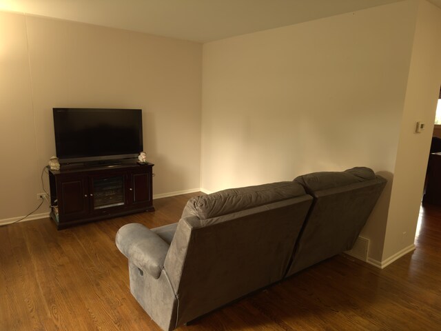 2104 Falmouth Ct, Streamwood, IL 60107 - photo 2