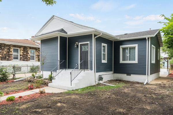 821 N Rosewood Ave, Kankakee, IL 60901 - photo 1