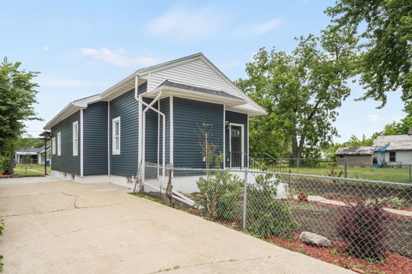 821 N Rosewood Ave, Kankakee, IL 60901 - photo 2