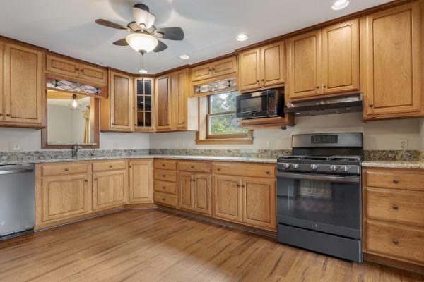 190 Grove Ave, Hampshire, IL 60140 - photo 8