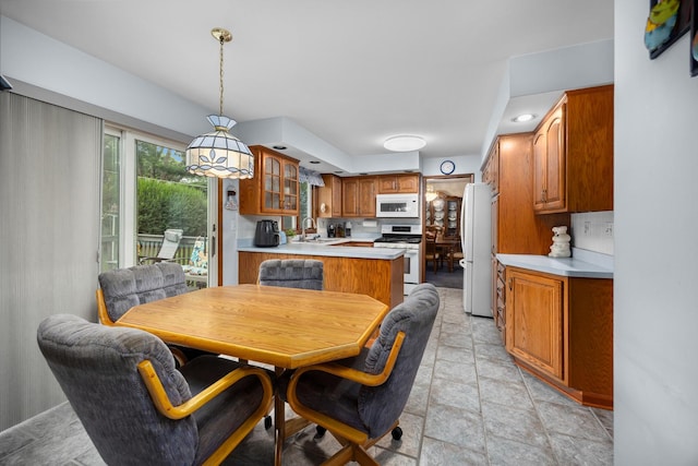 805 Redwood Ln, Bartlett, IL 60103 - photo 3