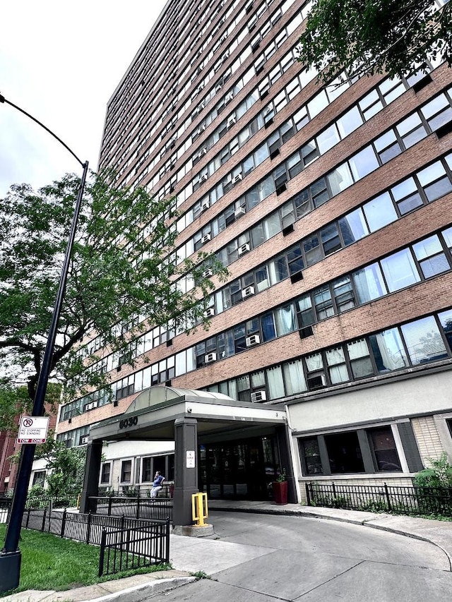 6030 N Sheridan Rd Unit 1205, Chicago, IL 60660 - photo 1