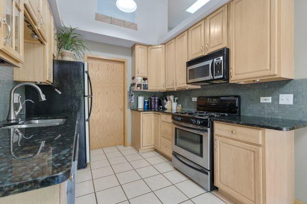 10883 Harry Dr Unit 14, Huntley, IL 60142 - photo 4