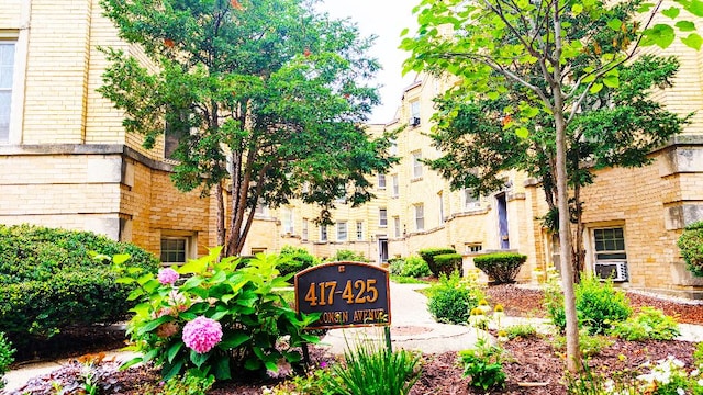 425 Wisconsin Ave Unit 2W, Oak Park, IL 60302 - photo 1