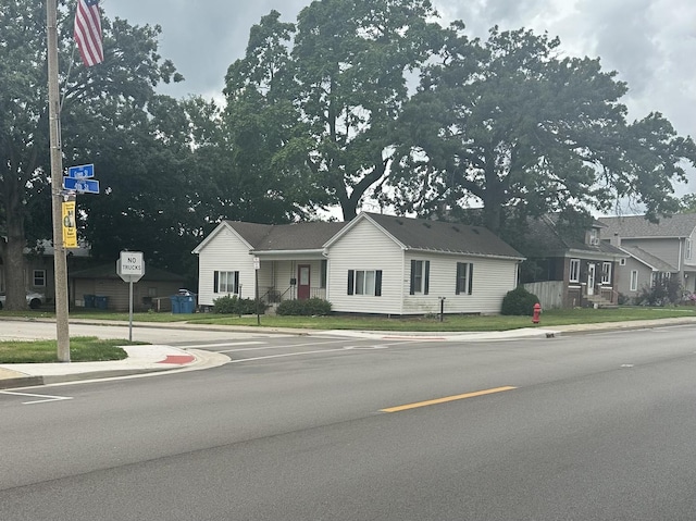 2302 4th St, Peru, IL 61354 - photo 2
