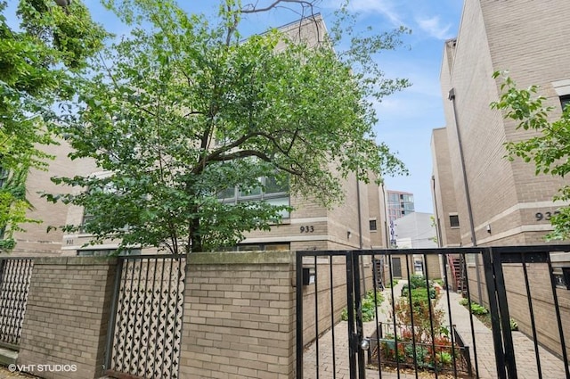 933 W Wrightwood Ave Unit A, Chicago, IL 60614 - photo 1