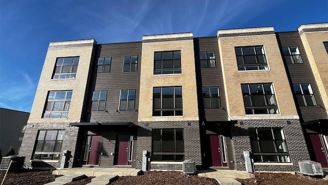367 Summit Cir, Lombard, IL 60148 - photo 1