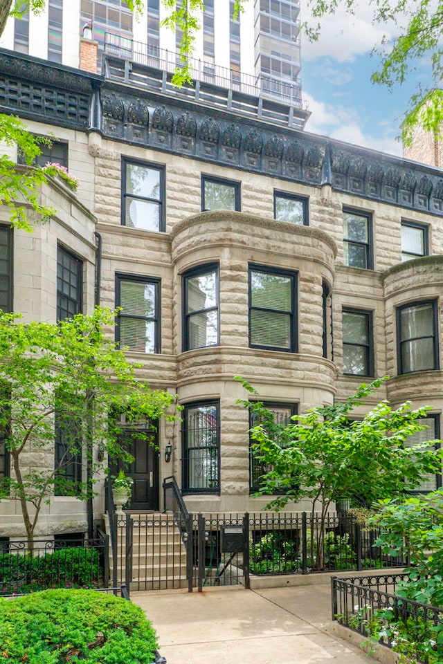69 E Cedar St, Chicago, IL 60611 - photo 1