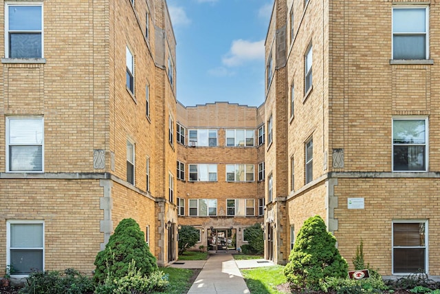 4944 N Kimball Ave Unit 3W, Chicago, IL 60625 - photo 2