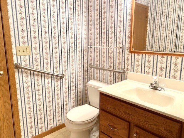 805 Florence Ln Unit B, Sterling, IL 61081 - photo 15