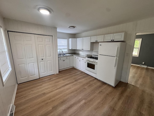 2105 N Grove Ave, Waukegan, IL 60085 - photo 2