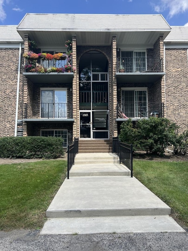 1505 N Windsor Dr Unit 206, Arlington Heights, IL 60004 - photo 1