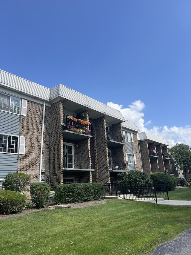 1505 N Windsor Dr Unit 206, Arlington Heights, IL 60004 - photo 2