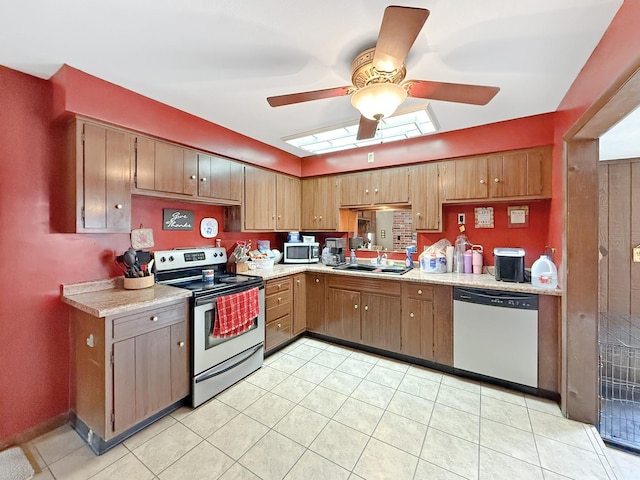 1318 W American St, Freeport, IL 61032 - photo 2