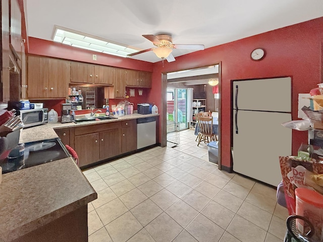 1318 W American St, Freeport, IL 61032 - photo 3