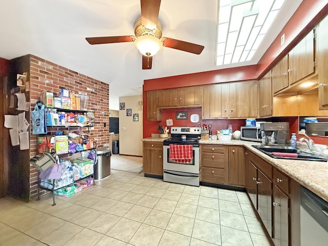 1318 W American St, Freeport, IL 61032 - photo 5