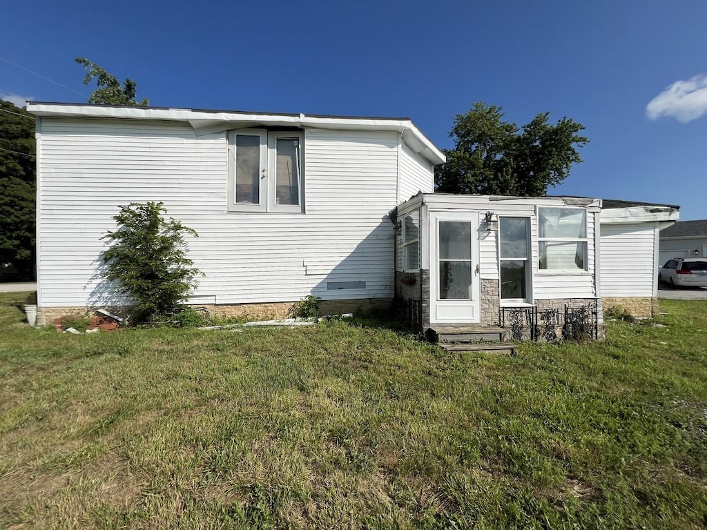 303 N Main St, Seymour, IL 61875 - photo 4