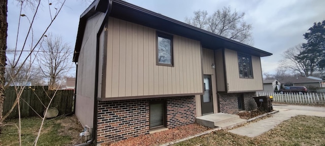 932 Colonial Dr, Machesney Park, IL 61115 - photo 1