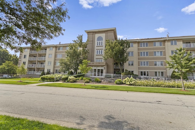 440 E Montrose Ave Unit 209, Wood Dale, IL 60191 - photo 1